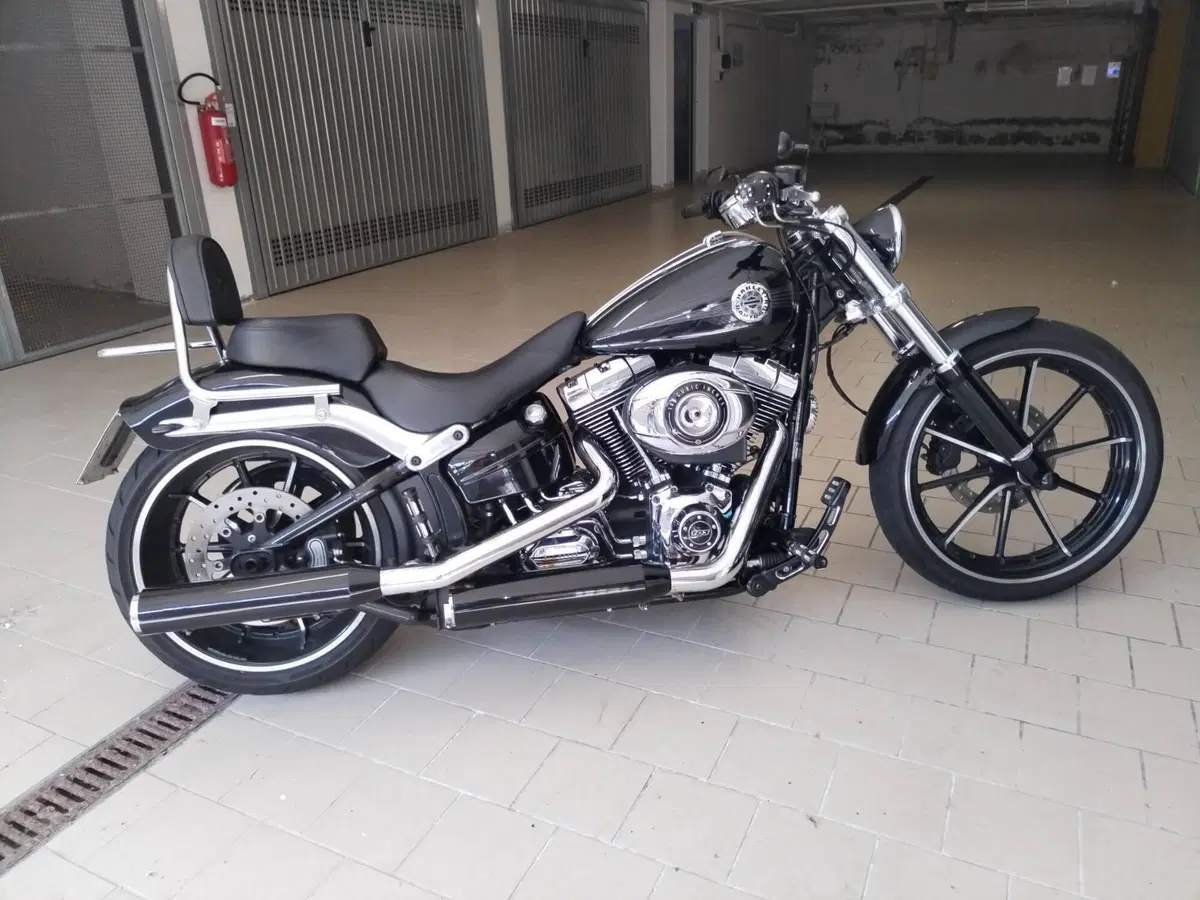 Harley-Davidson 1690 Breakout (2013 - 17) - FXSB (3)