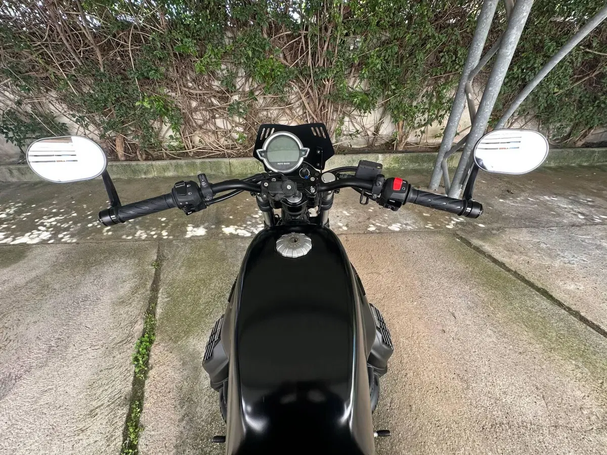 Moto Guzzi V7 Stone (2021 - 24)