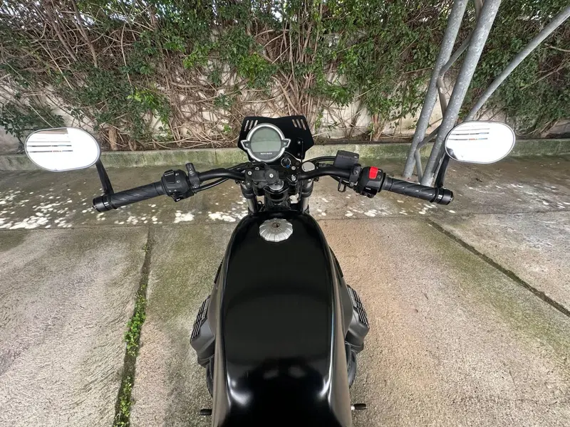 Moto Guzzi V7 Stone (2021 - 24)