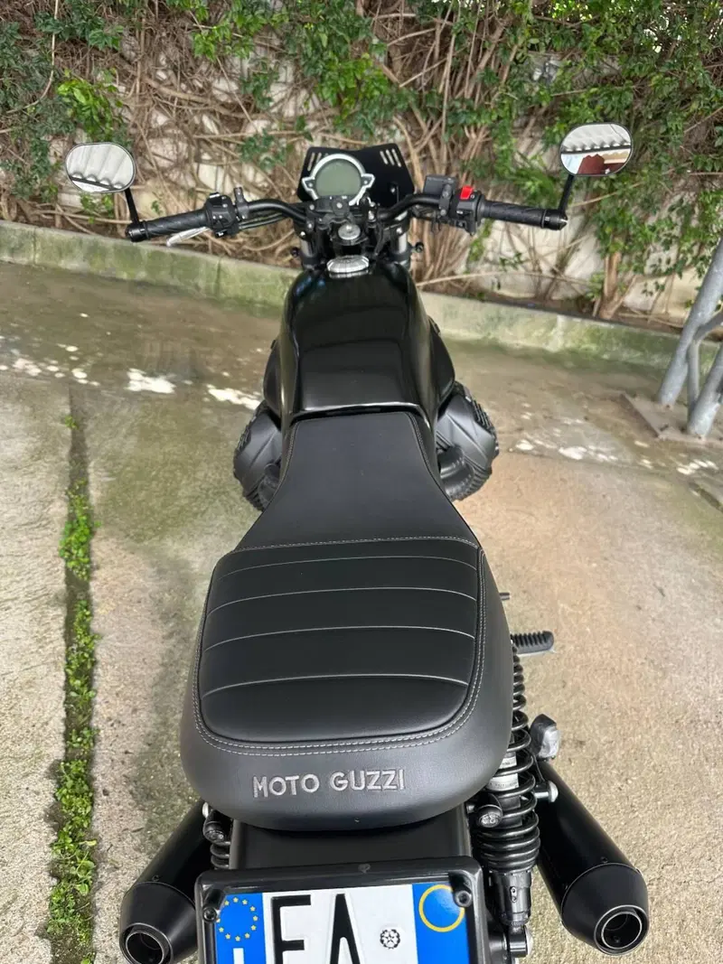 Moto Guzzi V7 Stone (2021 - 24) (2)