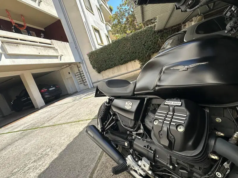 Moto Guzzi V7 Stone (2021 - 24) (5)