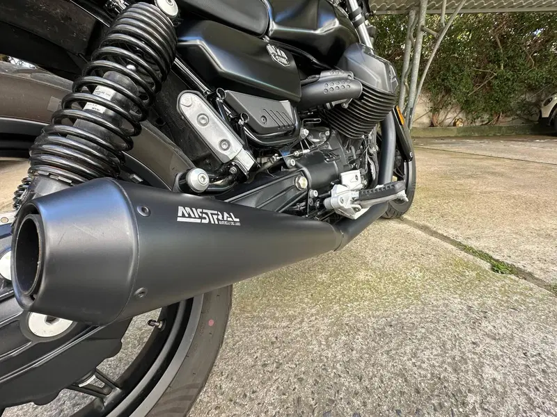 Moto Guzzi V7 Stone (2021 - 24) (6)