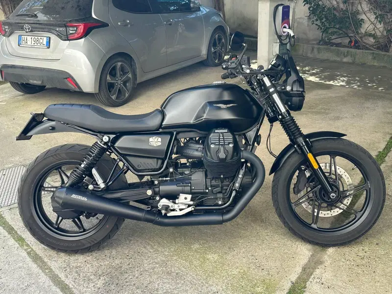 Moto Guzzi V7 Stone (2021 - 24) (11)