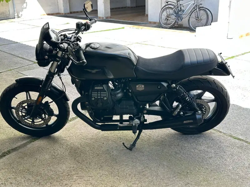 Moto Guzzi V7 Stone (2021 - 24) (12)