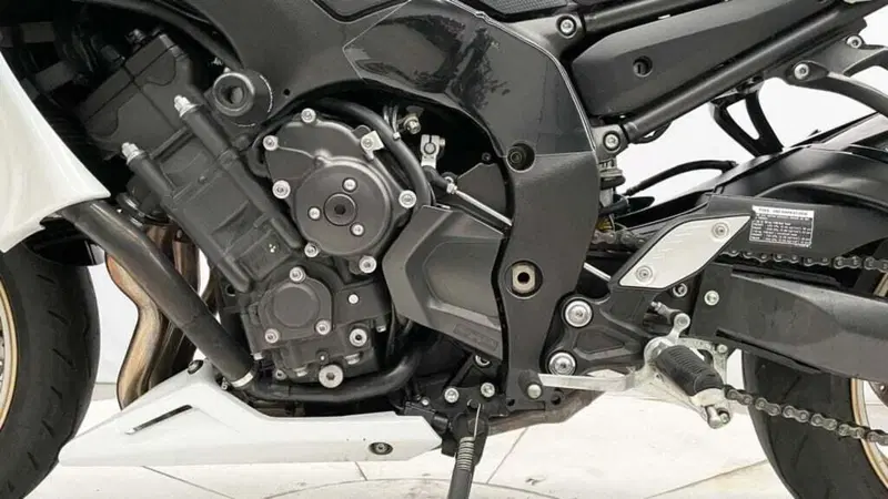 Yamaha FZ8 (2010 - 12) (4)