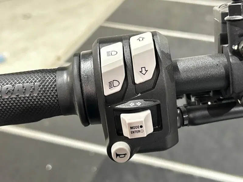 Ducati Scrambler 800 Urban Motard (2022) (7)