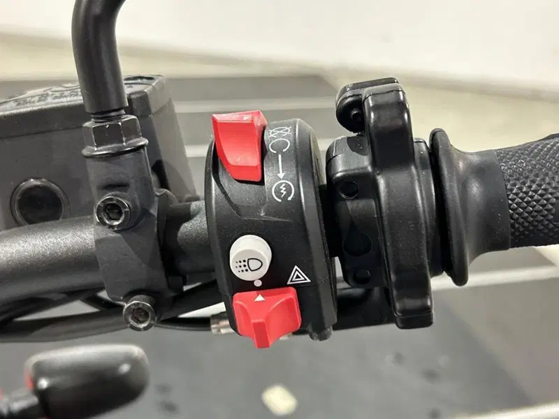 Ducati Scrambler 800 Urban Motard (2022) (8)