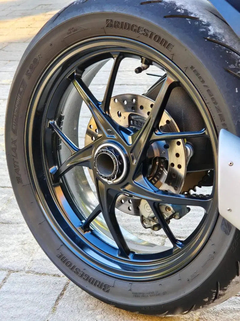 Ducati Streetfighter V2 (2022 - 24) (7)