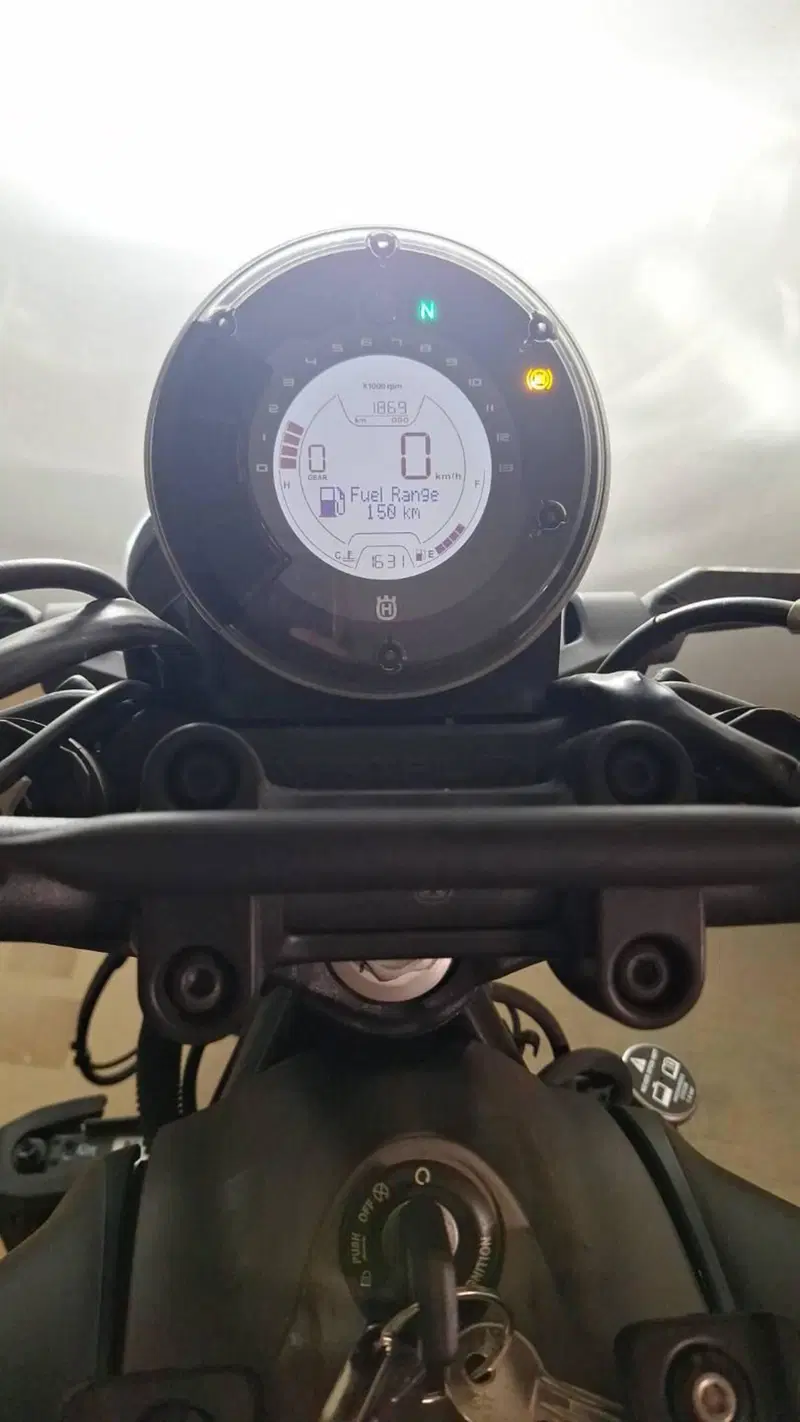 Husqvarna Svartpilen 401 (2021 - 23) (4)