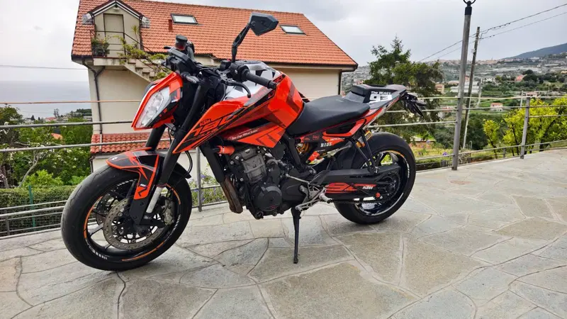 KTM 890 Duke R (2020)