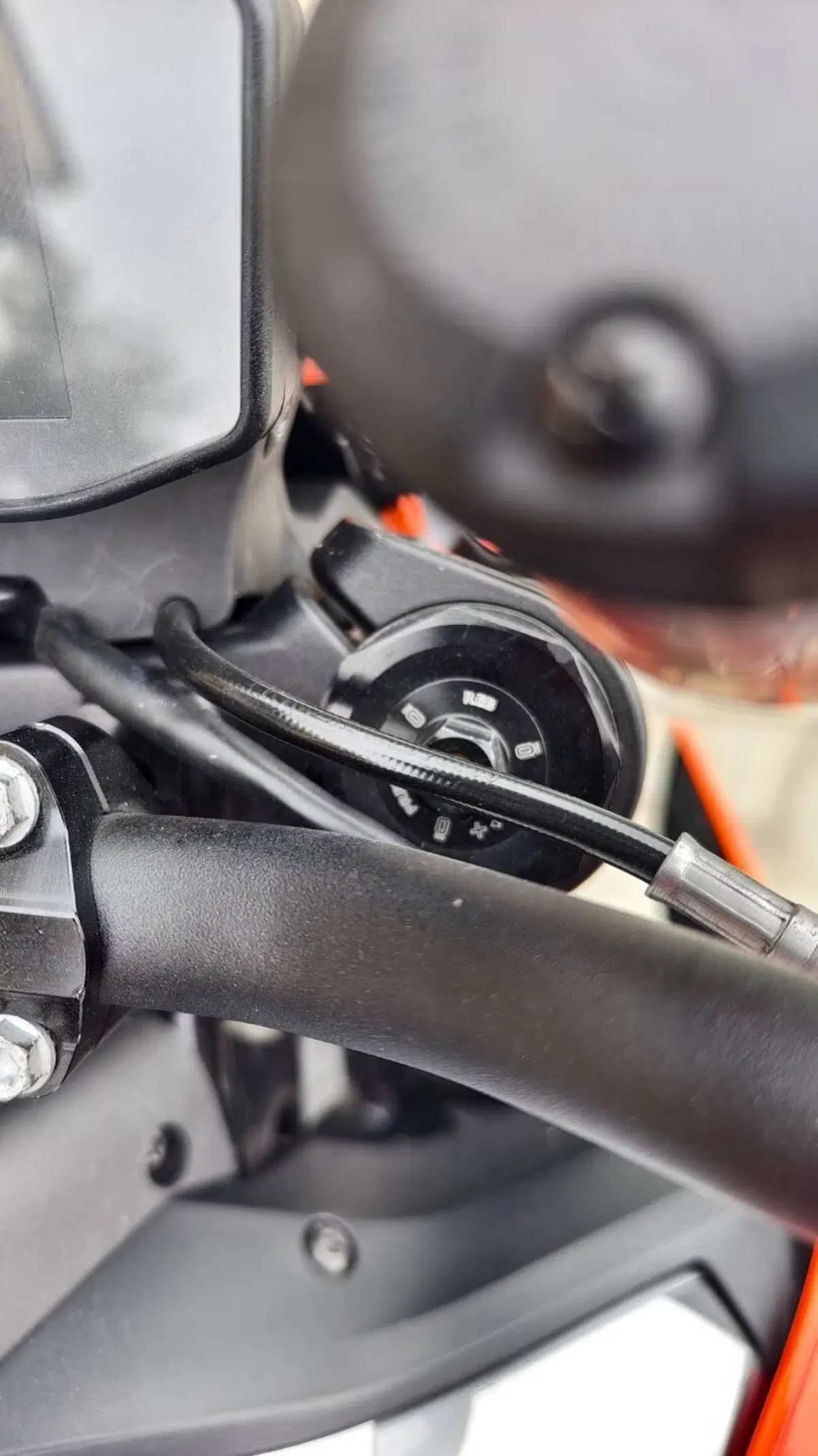 KTM 890 Duke R (2020) (6)