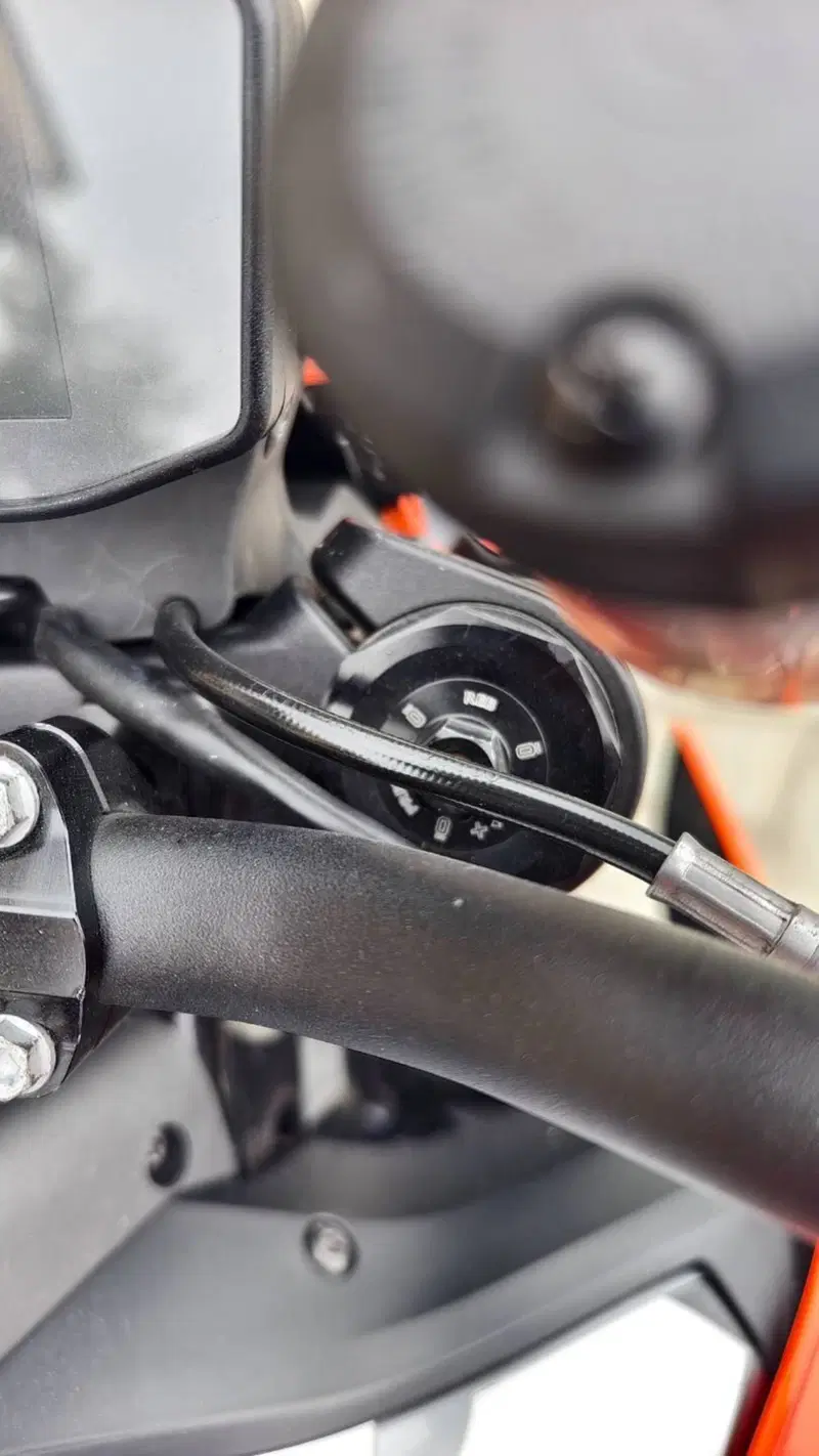 KTM 890 Duke R (2020) (6)