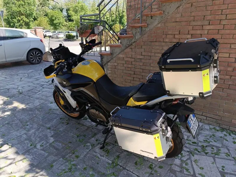 QJ Motor SVT 650 X (2024) (3)