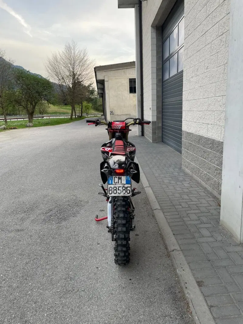 Honda CRF 250R (2006) (3)