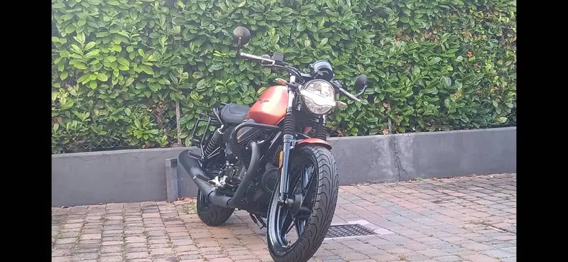 Moto Guzzi V7 Stone Centenario (2021 - 22)