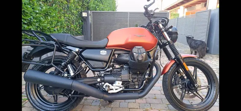 Moto Guzzi V7 Stone Centenario (2021 - 22) (3)