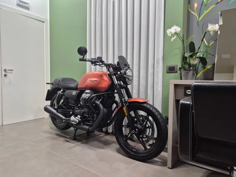 Moto Guzzi V7 Stone Centenario (2021 - 22) (6)