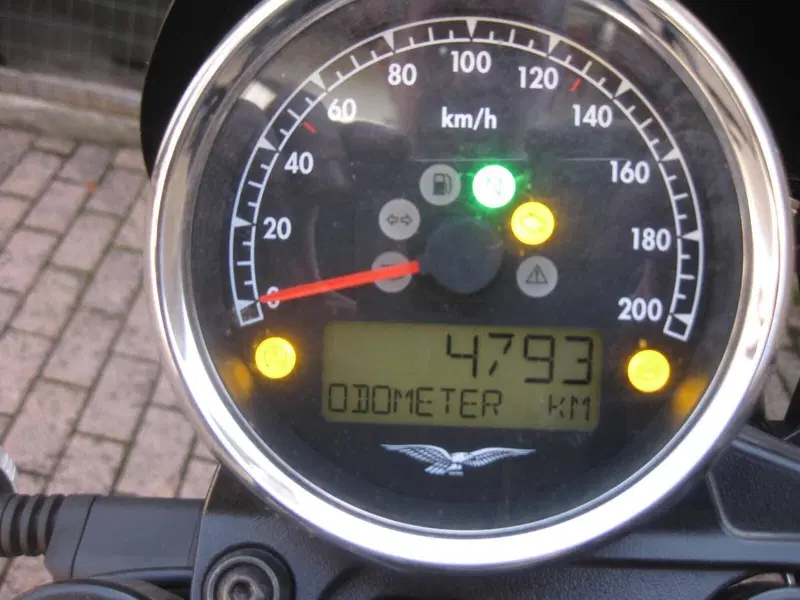 Moto Guzzi V7 III Rough (2018 - 20) (3)