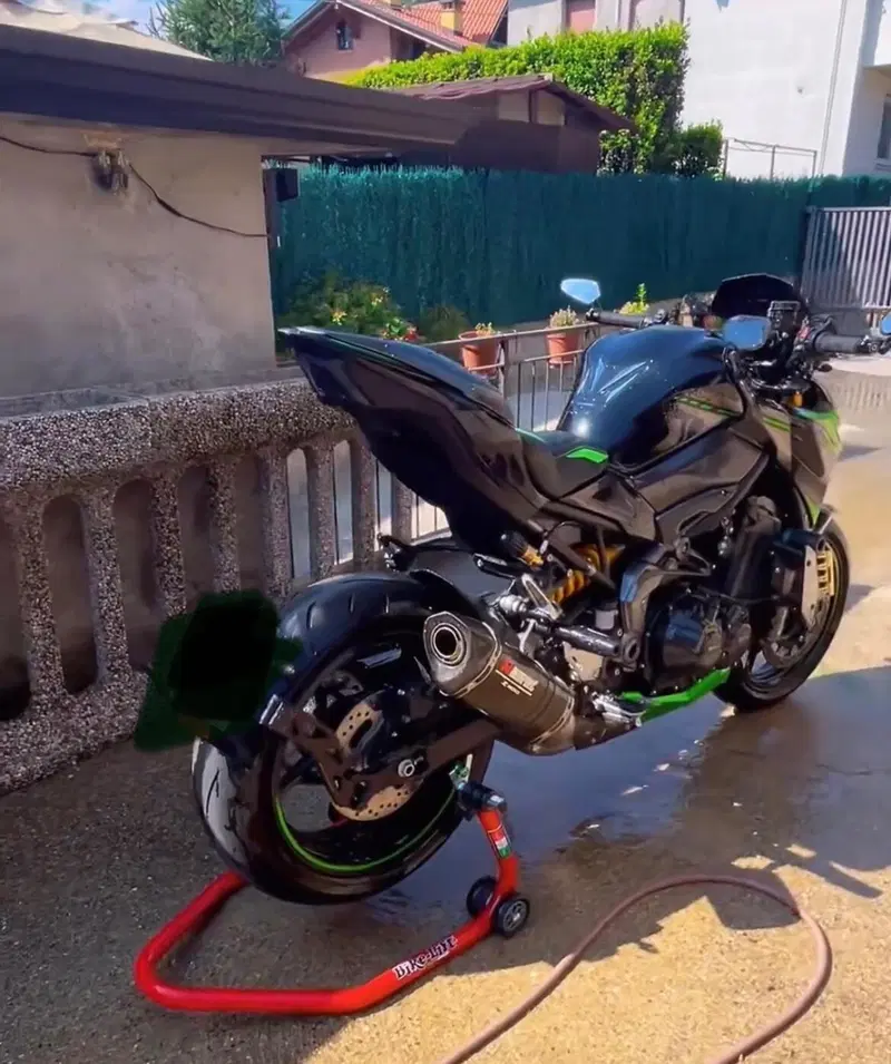 Kawasaki Z 900 SE (2022 - 24) (5)