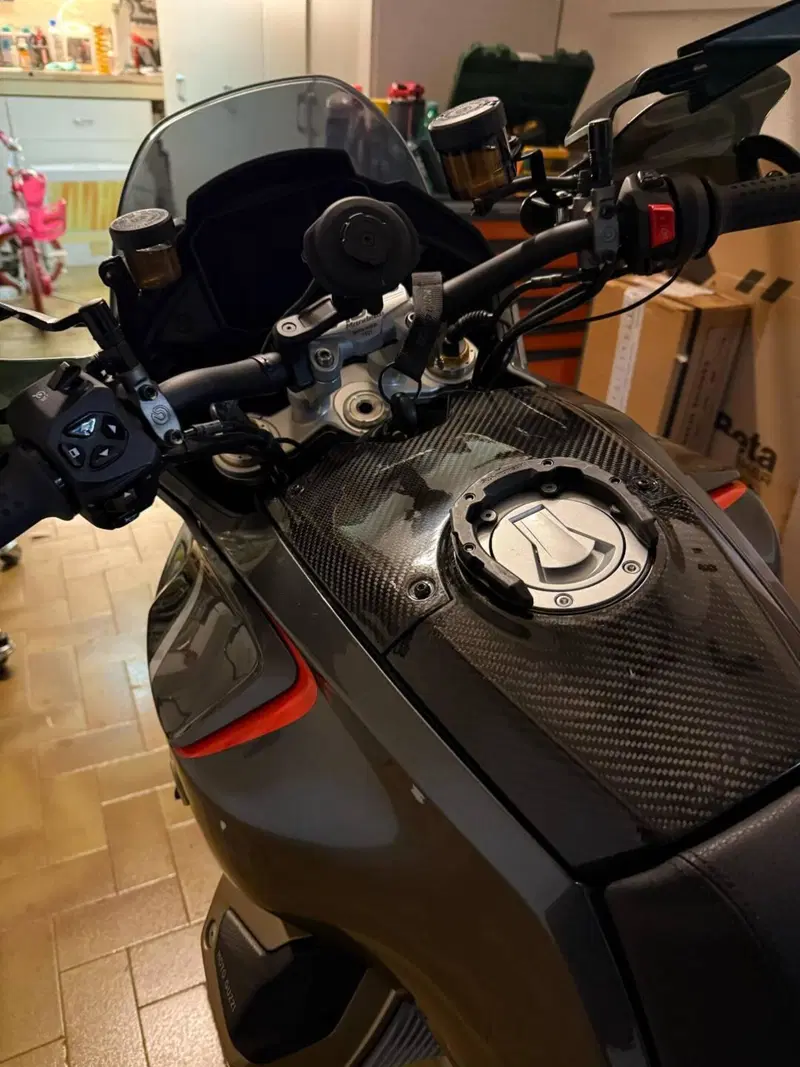 Moto Guzzi V100 Mandello S (2022 - 24) (3)