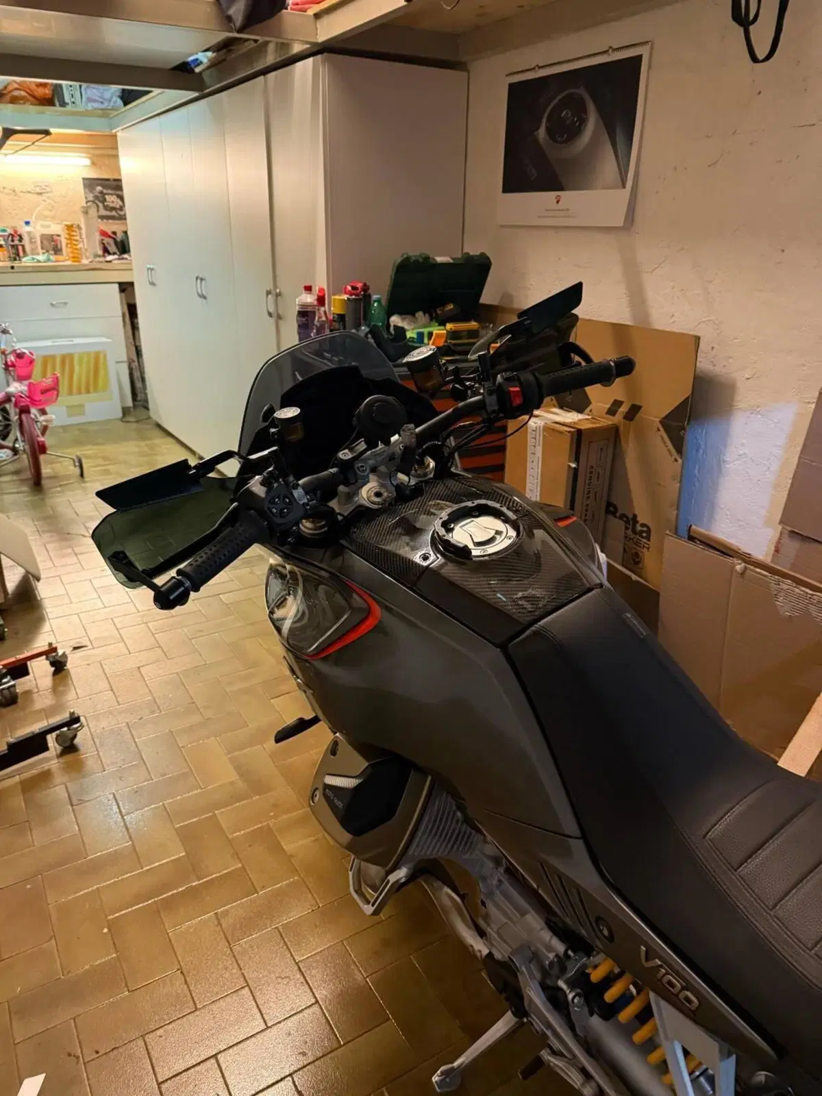 Moto Guzzi V100 Mandello S (2022 - 24) (4)