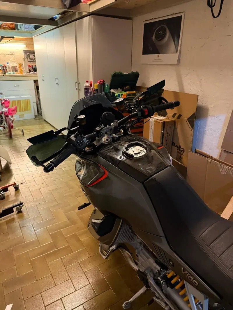 Moto Guzzi V100 Mandello S (2022 - 24) (4)
