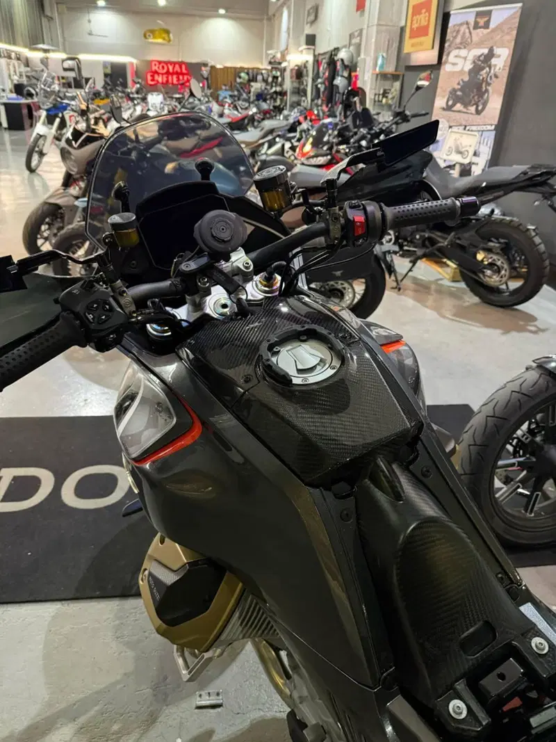 Moto Guzzi V100 Mandello S (2022 - 24) (7)