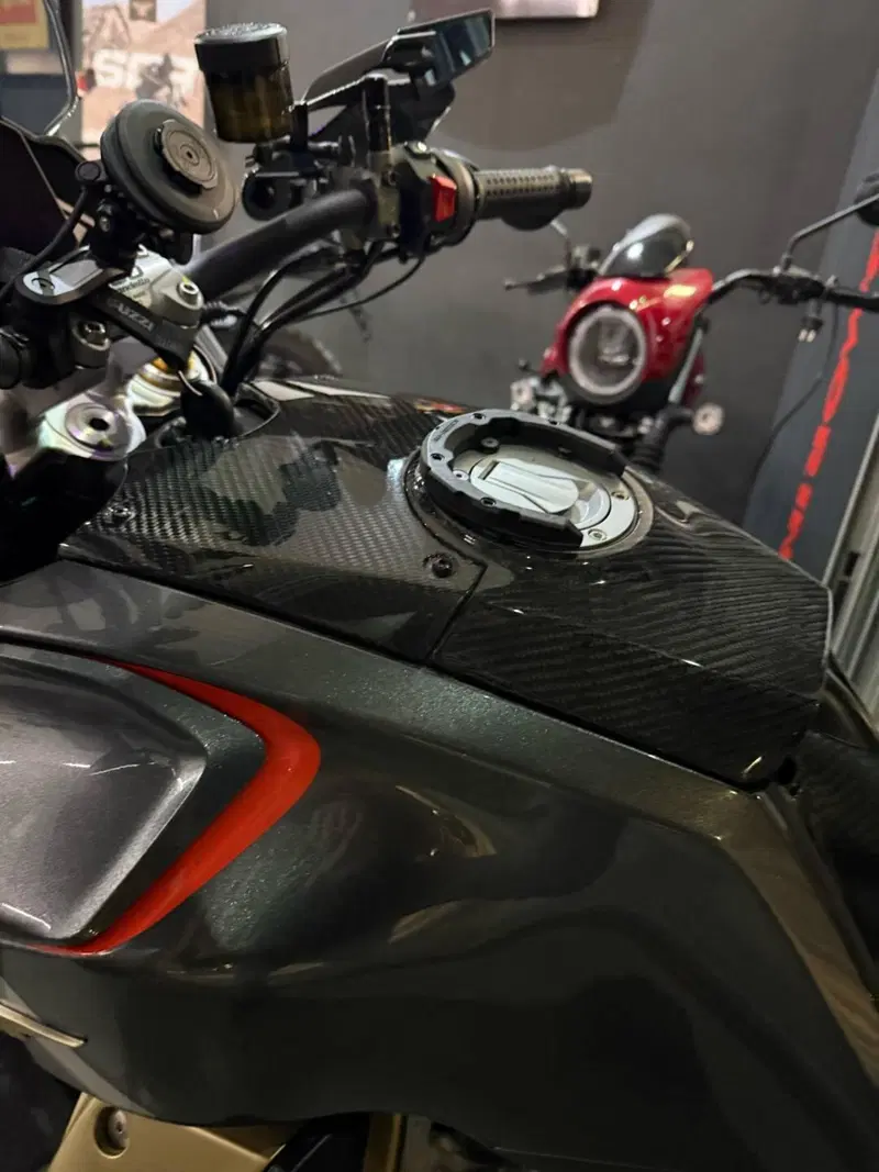 Moto Guzzi V100 Mandello S (2022 - 24) (8)