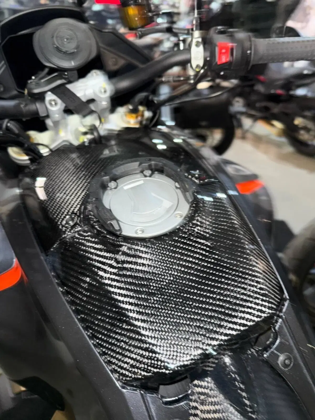 Moto Guzzi V100 Mandello S (2022 - 24) (9)