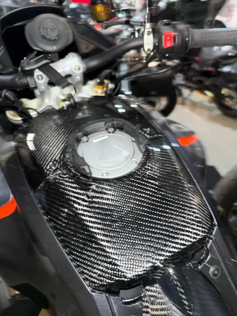 Moto Guzzi V100 Mandello S (2022 - 24) (9)