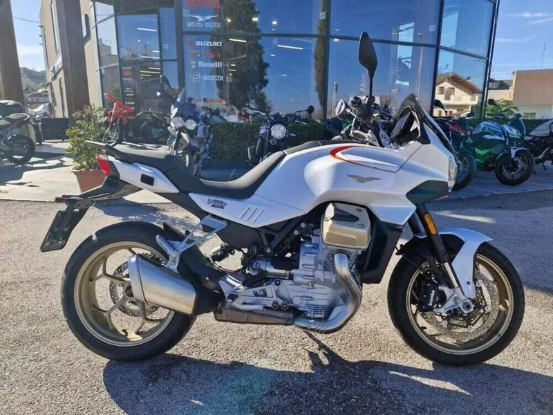 Moto Guzzi V100 Mandello (2022 - 24) (2)