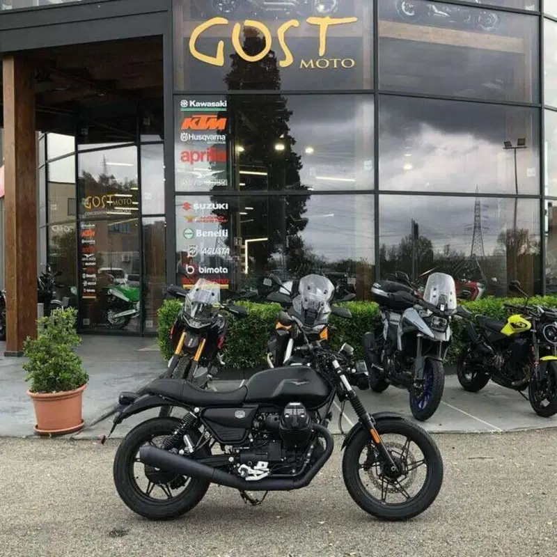 Moto Guzzi V7 Stone (2025 - 26)