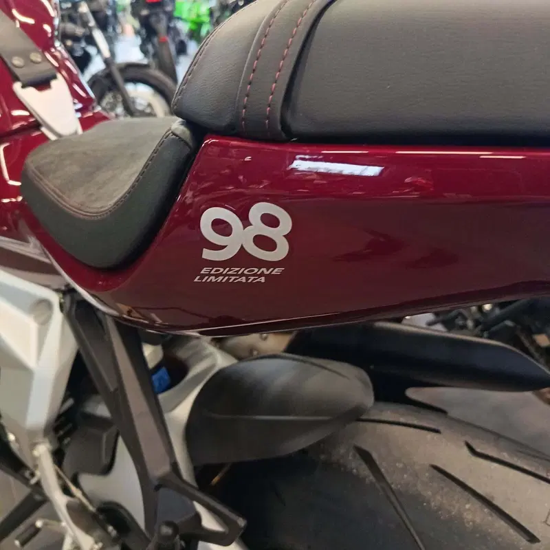 MV Agusta Superveloce 800 98 (2023 - 26) (4)