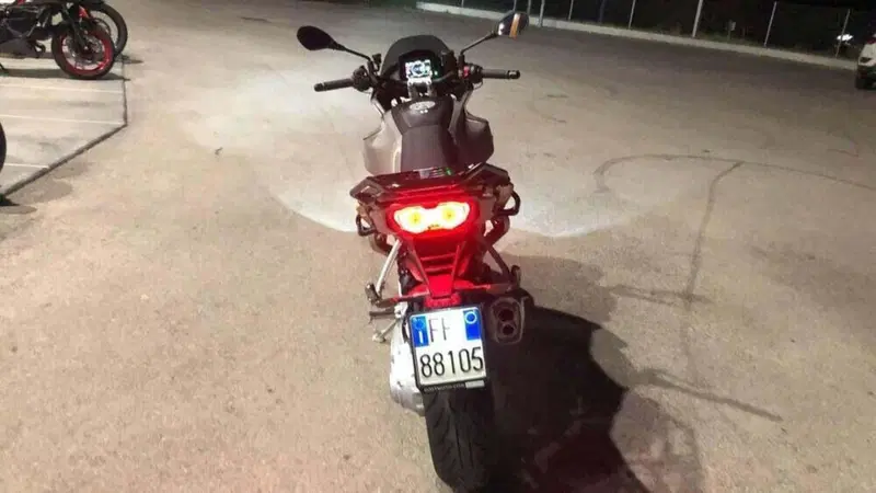 Moto Guzzi V100 Mandello Aviazione Navale (2023 - 24) (5)