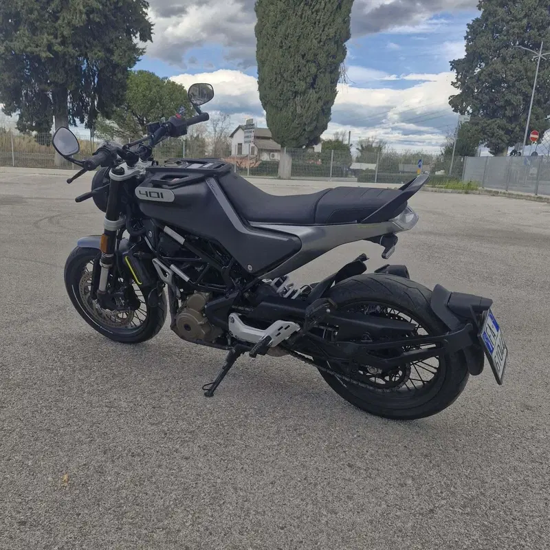 Husqvarna Svartpilen 401 (2021 - 23) (5)