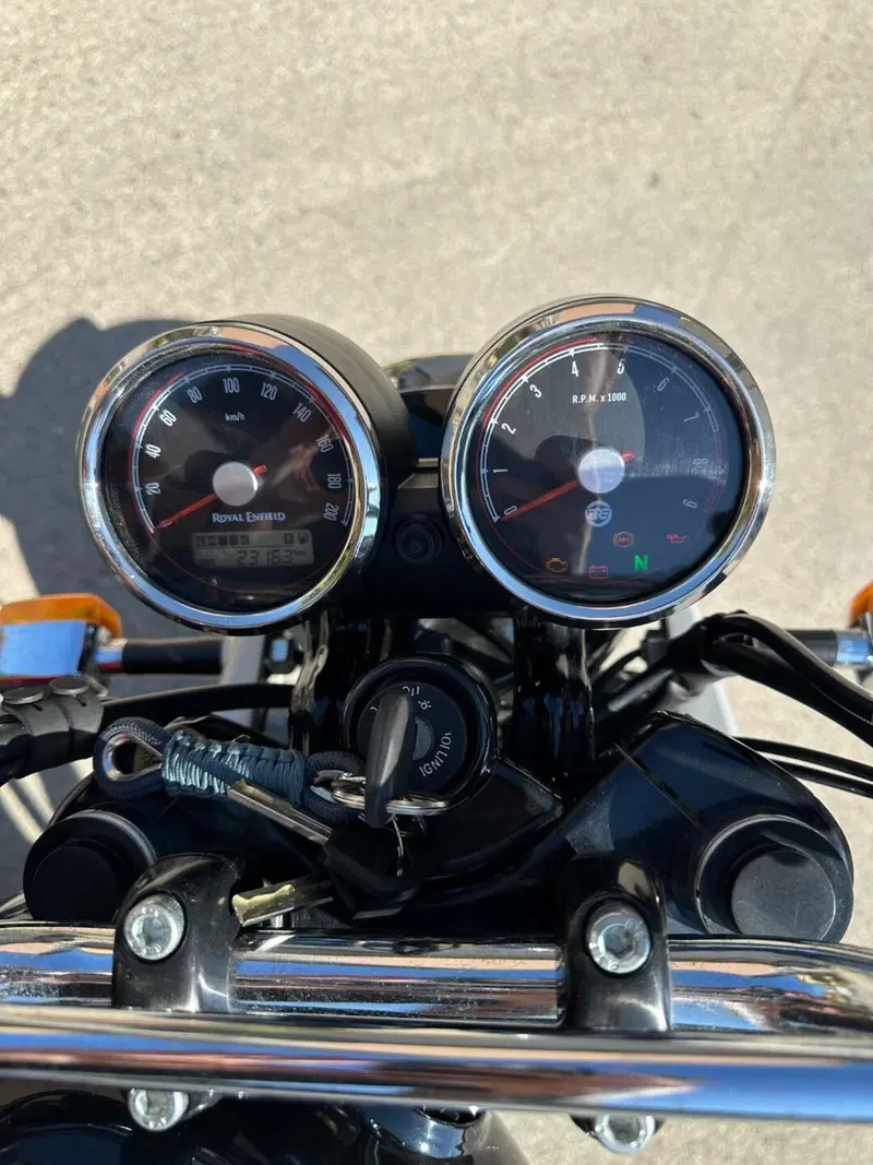 Royal Enfield Interceptor 650 (2021 - 26) (10)