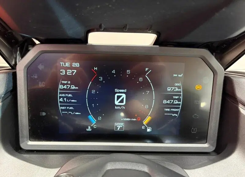 Yamaha T-Max 560 Tech Max (2025 - 26) (5)