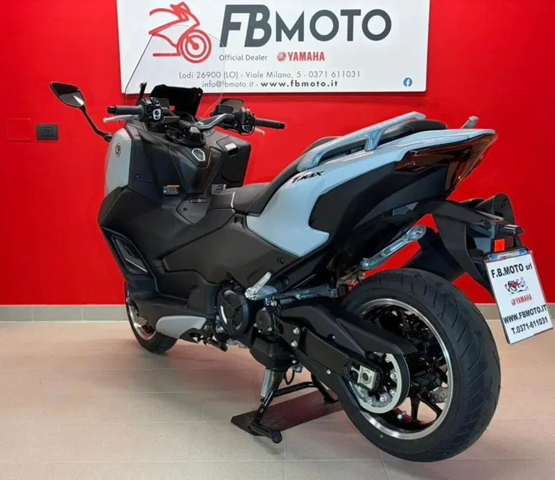 Yamaha T-Max 560 Tech Max (2025 - 26) (3)