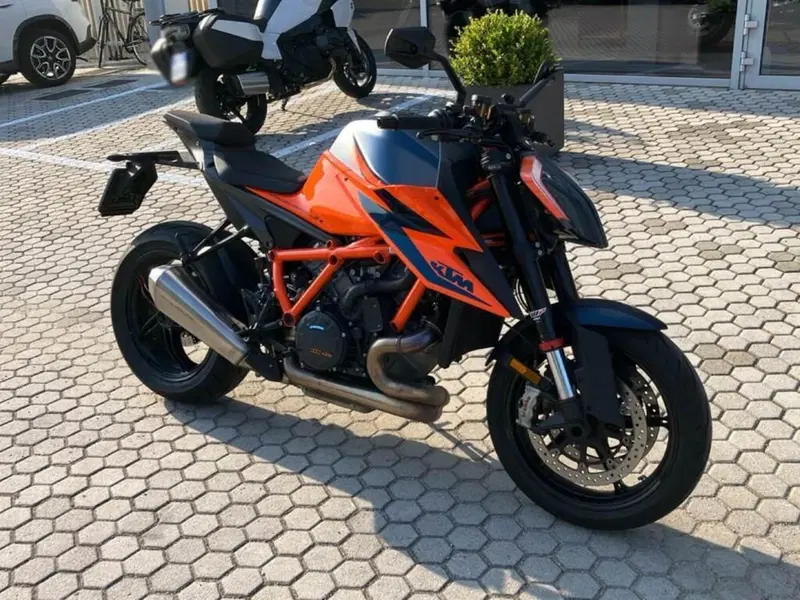 KTM 1290 Super Duke R (2021) (3)