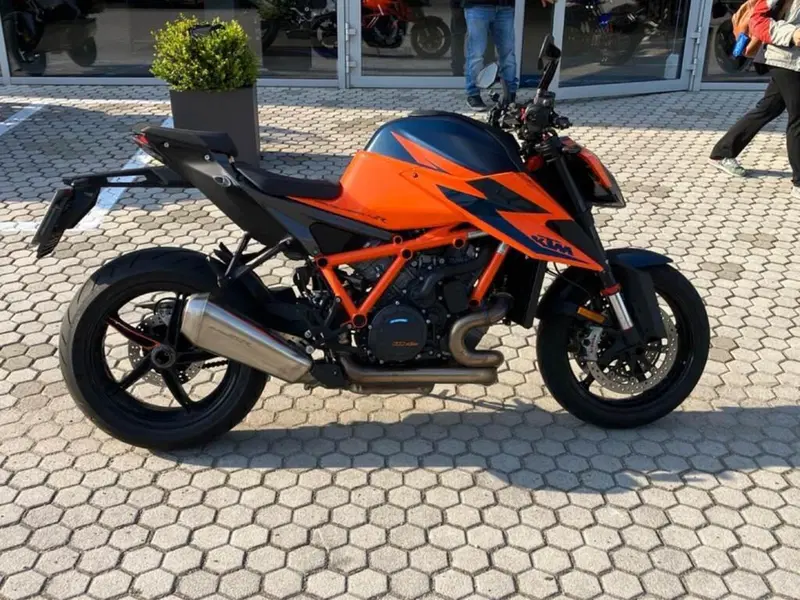 KTM 1290 Super Duke R (2021) (8)