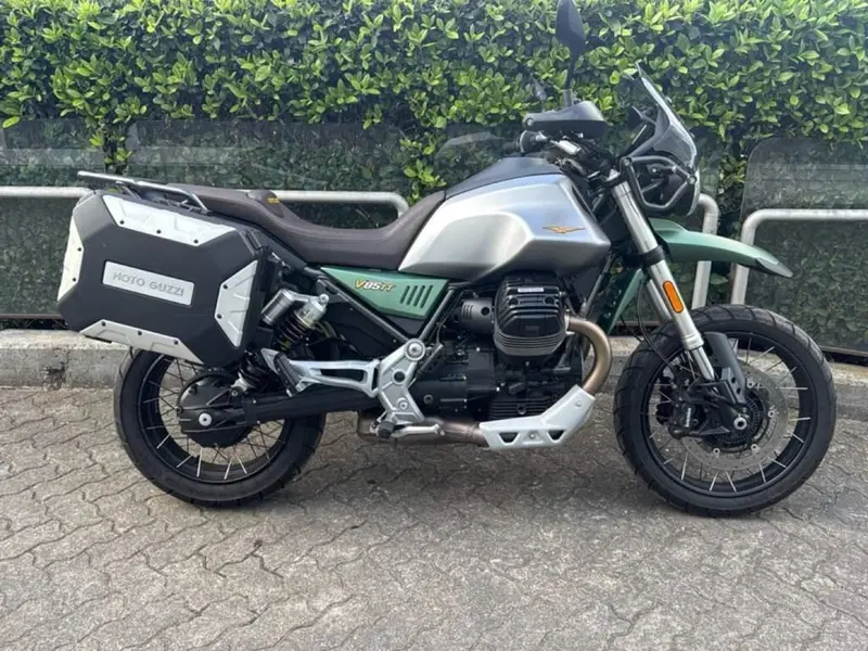 Moto Guzzi V85 TT Centenario (2021 - 22) (4)
