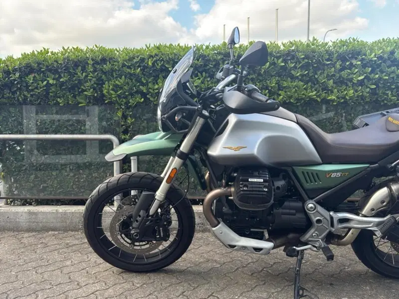 Moto Guzzi V85 TT Centenario (2021 - 22) (10)