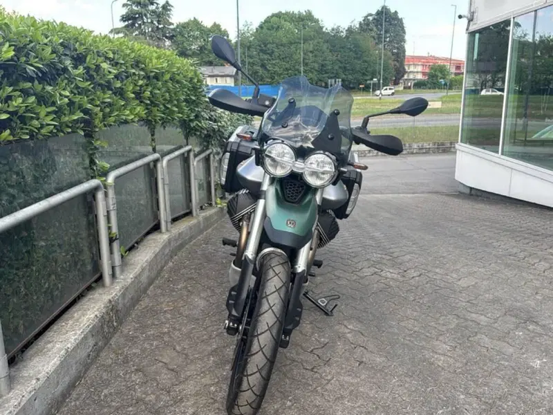 Moto Guzzi V85 TT Centenario (2021 - 22) (2)