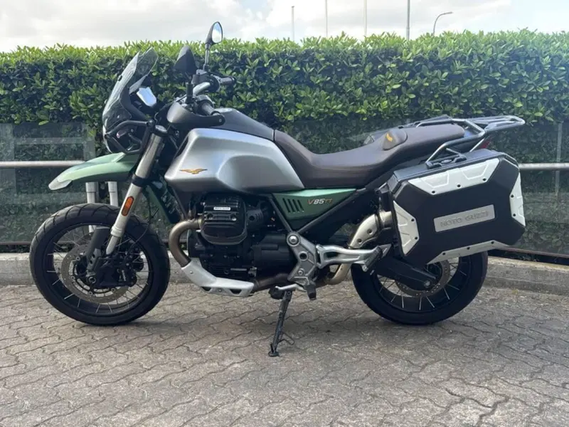 Moto Guzzi V85 TT Centenario (2021 - 22) (8)