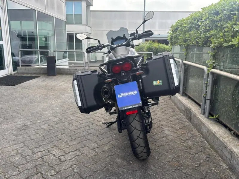 Moto Guzzi V85 TT Centenario (2021 - 22) (6)