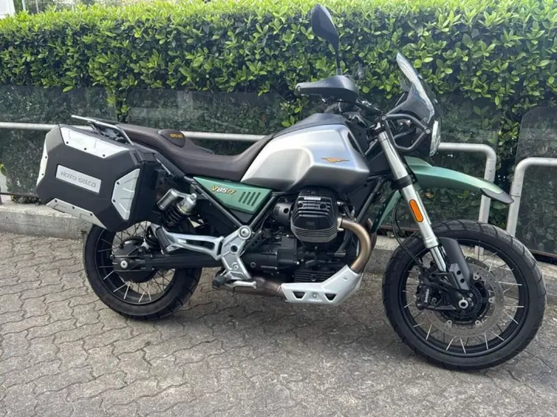 Moto Guzzi V85 TT Centenario (2021 - 22) (3)