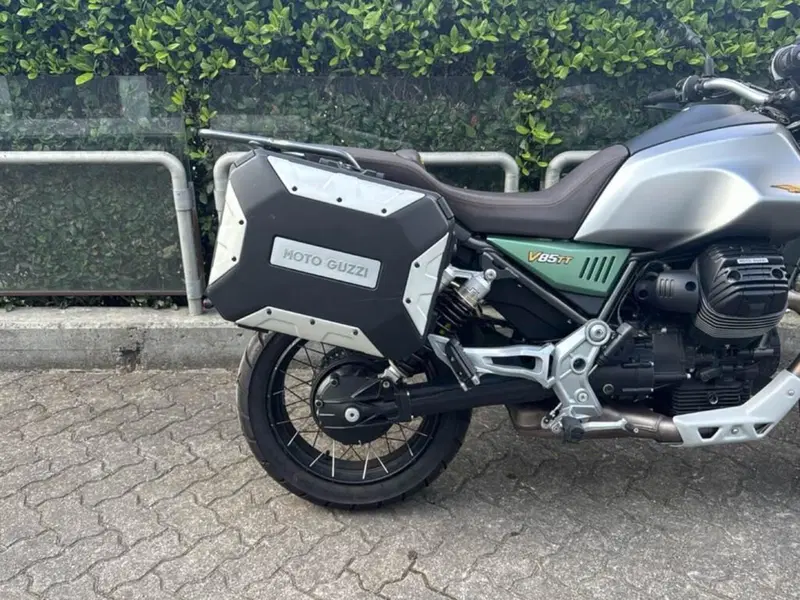 Moto Guzzi V85 TT Centenario (2021 - 22) (12)