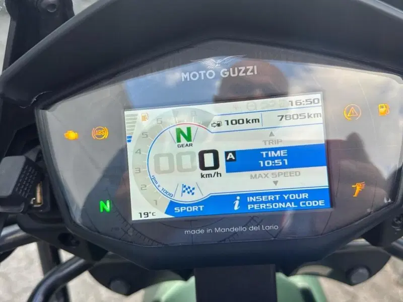 Moto Guzzi V85 TT Centenario (2021 - 22) (15)