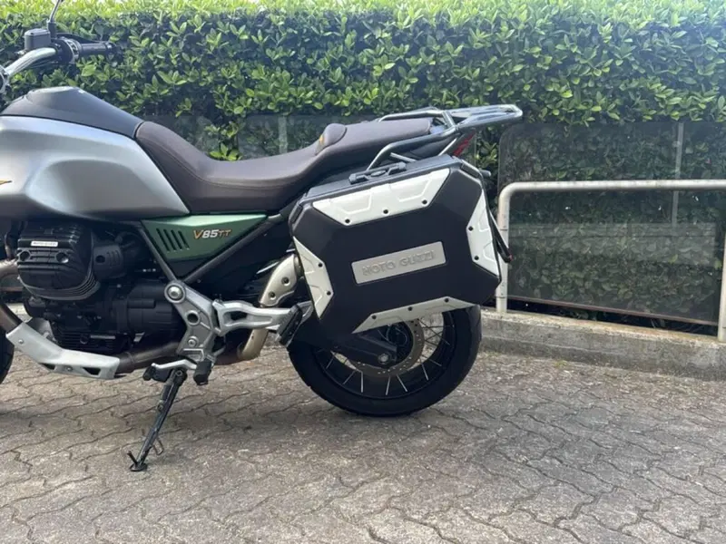 Moto Guzzi V85 TT Centenario (2021 - 22) (9)