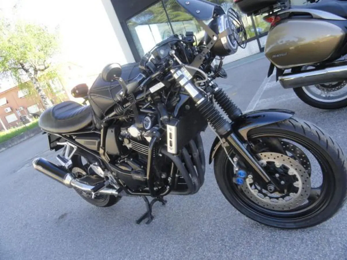 Yamaha FZS 600 Fazer (2002 - 03) (2)